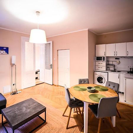 Jules' Sunny, Spacious And Central Apartment シビウ エクステリア 写真