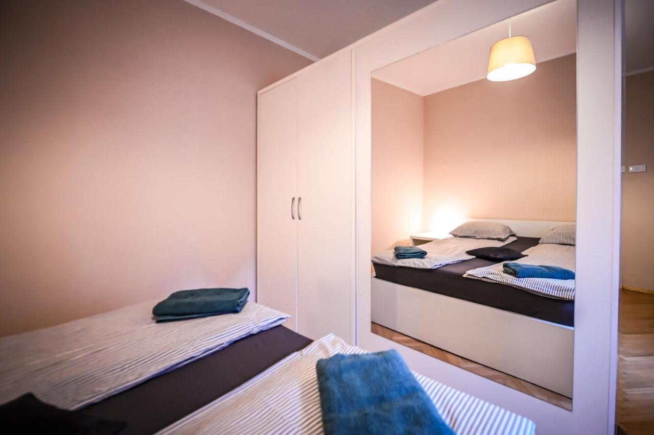 Jules' Sunny, Spacious And Central Apartment シビウ エクステリア 写真